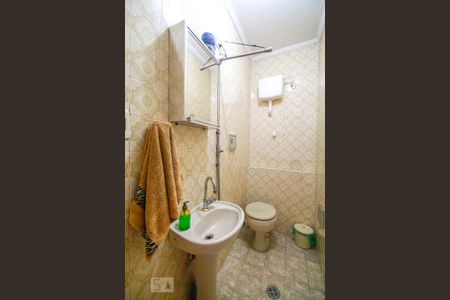 Casa para alugar com 140m², 2 quartos e 1 vaga Casa para alugar com 140m², 2 quartos e 1 vagaBanheiro de Serviço