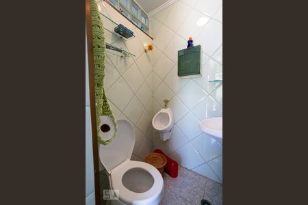 Casa à venda com 520m², 5 quartos e 5 vagasBanheiro da Área de Serviço