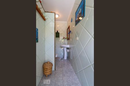 Casa à venda com 520m², 5 quartos e 5 vagasBanheiro da Área de Serviço