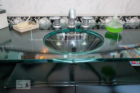 Casa à venda com 520m², 5 quartos e 5 vagasBanheiro das Suítes 2 e 3