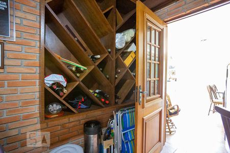 Casa à venda com 520m², 5 quartos e 5 vagasAdega