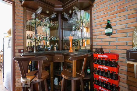 Casa à venda com 520m², 5 quartos e 5 vagasAdega