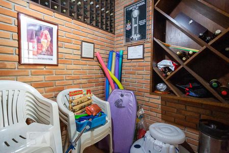 Casa à venda com 520m², 5 quartos e 5 vagasAdega