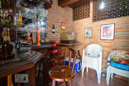 Casa à venda com 520m², 5 quartos e 5 vagasAdega