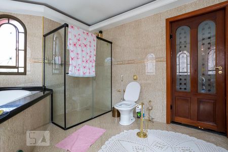 Casa à venda com 520m², 5 quartos e 5 vagasBanheiro da Suite Master