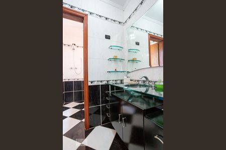 Casa à venda com 520m², 5 quartos e 5 vagasBanheiro das Suítes 2 e 3