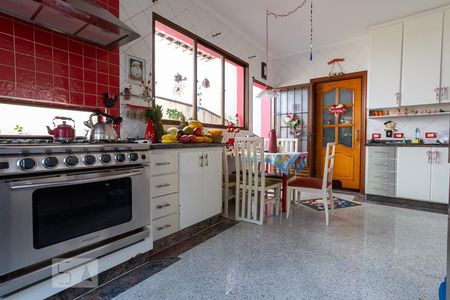 Casa à venda com 520m², 5 quartos e 5 vagasCozinha 1