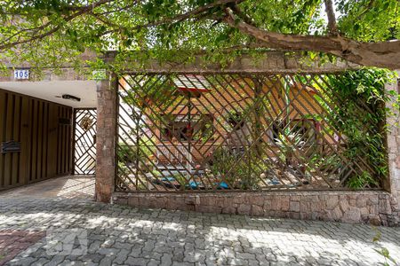 Casa à venda com 520m², 5 quartos e 5 vagasFachada