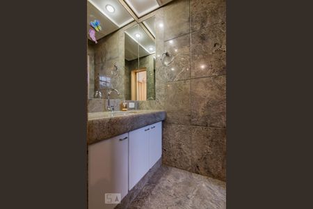 Apartamento à venda com 400m², 4 quartos e 5 vagasBanheiro Quarto 3 Suíte