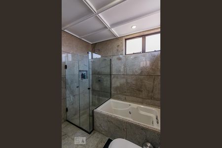 Apartamento à venda com 400m², 4 quartos e 5 vagasChuveiro Banheiro Quarto 1 Suíte