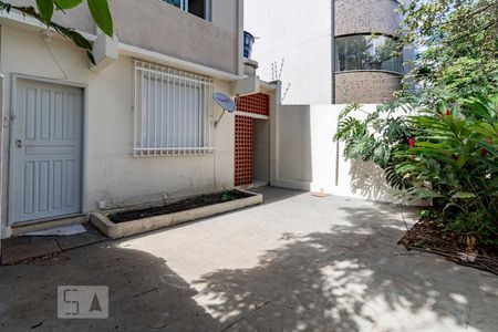 Casa para alugar com 100m², 2 quartos e 1 vagaQuintal