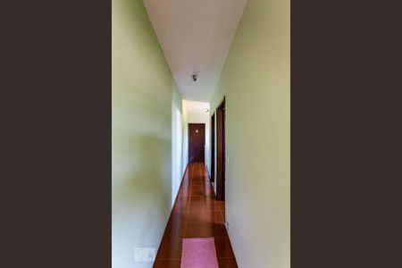 Casa à venda com 150m², 3 quartos e 2 vagasCorredor