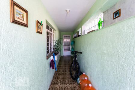 Casa à venda com 150m², 3 quartos e 2 vagasCorredor