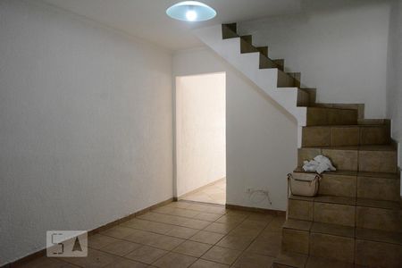 Sala de casa para alugar com 3 quartos, 100m² em Parque Pinheiros, Taboão da Serra