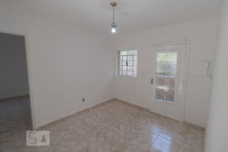 Casa para alugar com 80m², 1 quarto e 3 vagasSala