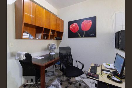 Casa à venda com 150m², 3 quartos e 2 vagasQuarto de Serviço