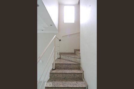Escada de casa à venda com 4 quartos, 250m² em Jardim Primavera (zona Norte), São Paulo