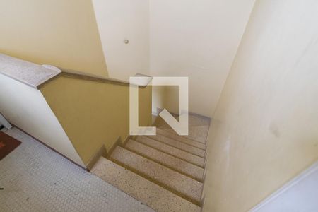Apartamento para alugar com 86m², 2 quartos e sem vaga Apartamento para alugar com 86m², 2 quartos e sem vagaÁrea comum - Escadas