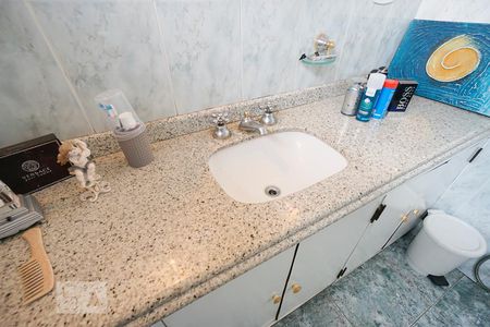 Casa à venda com 220m², 4 quartos e 4 vagasDetalhe banheiro suíte 02