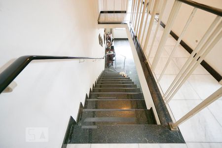 Casa à venda com 220m², 4 quartos e 4 vagasEscada