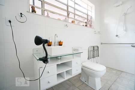 Banheiro social 01 de casa à venda com 4 quartos, 220m² em Parque São Jorge, São Paulo