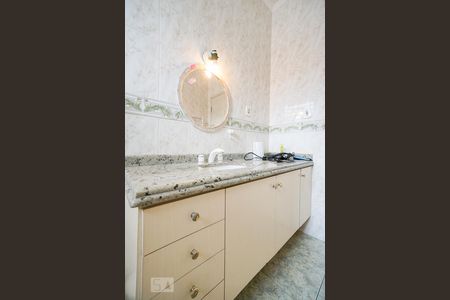 Casa à venda com 220m², 4 quartos e 4 vagasBanheiro social 02