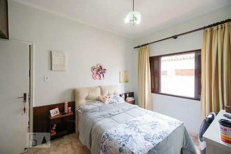 Casa à venda com 220m², 4 quartos e 4 vagasQuarto suíte 03