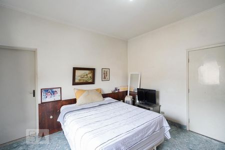 Casa à venda com 220m², 4 quartos e 4 vagasQuarto suíte 02