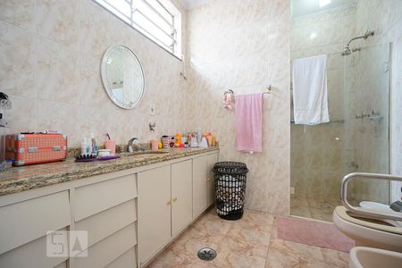 Casa à venda com 220m², 4 quartos e 4 vagasBanheiro suíte 03