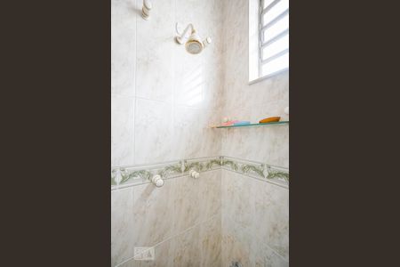 Casa à venda com 220m², 4 quartos e 4 vagasDetalhe banheiro social 02