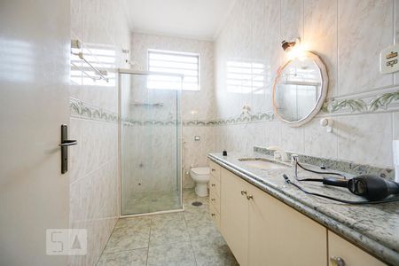 Casa à venda com 220m², 4 quartos e 4 vagasBanheiro social 02