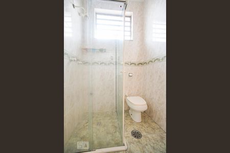 Casa à venda com 220m², 4 quartos e 4 vagasBanheiro social 02