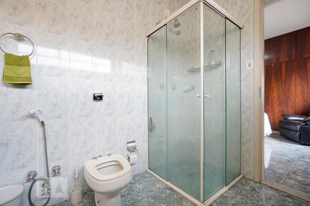 Casa à venda com 220m², 4 quartos e 4 vagasBanheiro suíte 02