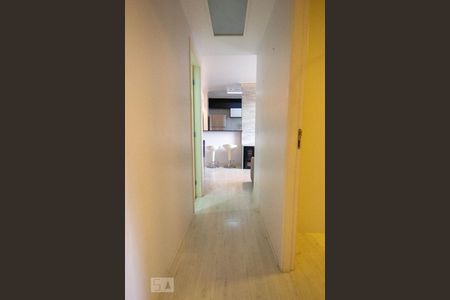 Corredor de apartamento para alugar com 2 quartos, 52m² em Parque Reboucas, São Paulo