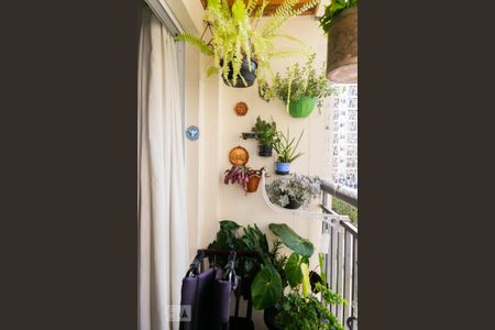 Apartamento à venda com 70m², 2 quartos e 1 vaga Apartamento à venda com 70m², 2 quartos e 1 vagaSacada