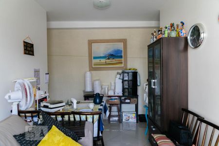 Apartamento à venda com 70m², 2 quartos e 1 vaga Apartamento à venda com 70m², 2 quartos e 1 vagaSala