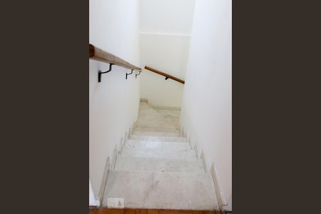 Casa à venda com 150m², 5 quartos e 7 vagasEscada