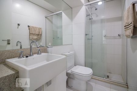 Banheiro de kitnet/studio para alugar com 1 quarto, 38m² em Praia de Belas, Porto Alegre