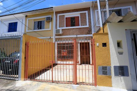 Fachada de casa para alugar com 2 quartos, 100m² em Campo Belo, São Paulo