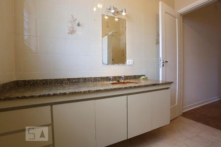 Casa para alugar com 100m², 2 quartos e sem vagaBanheiro da Suíte