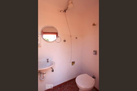 Banheiro de Serviço de casa para alugar com 2 quartos, 100m² em Campo Belo, São Paulo