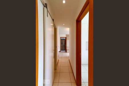 Apartamento à venda com 75m², 2 quartos e 1 vagaCorredor