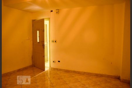 Sala e Entrada Vista Ampla de casa para alugar com 2 quartos, 80m² em Vila Marieta, São Paulo