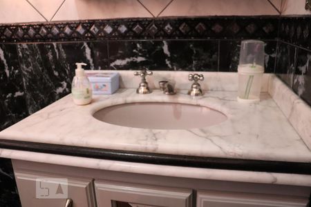 Apartamento à venda com 370m², 3 quartos e 4 vagasBanheiro 2
