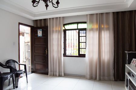 Sala de casa para alugar com 4 quartos, 224m² em Vila Yolanda, Osasco