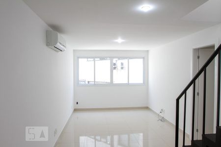 Apartamento para alugar com 188m², 3 quartos e 2 vagas Apartamento para alugar com 188m², 3 quartos e 2 vagasSala