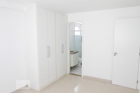 Apartamento para alugar com 188m², 3 quartos e 2 vagas Apartamento para alugar com 188m², 3 quartos e 2 vagasVista do Quarto 2 - Suíte