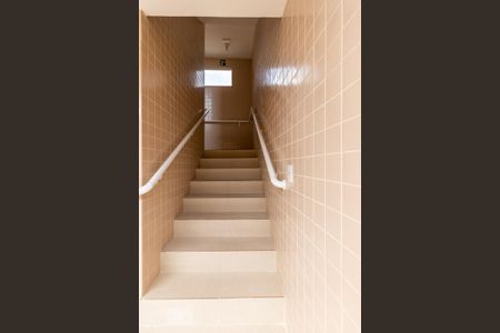 Escada  de apartamento para alugar com 2 quartos, 38m² em Jardim Nordeste, São Paulo