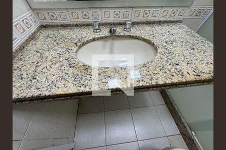 Apartamento à venda com 204m², 3 quartos e 3 vagasBanheiro Social