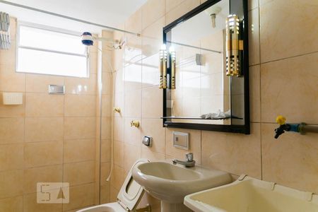 Banheiro de kitnet/studio para alugar com 1 quarto, 39m² em Liberdade, São Paulo